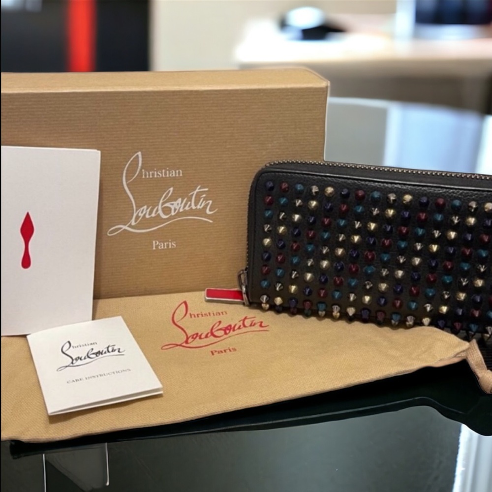 Full INCLUSION Christian Louibuton Panettone Calf Leather Zip around wallet